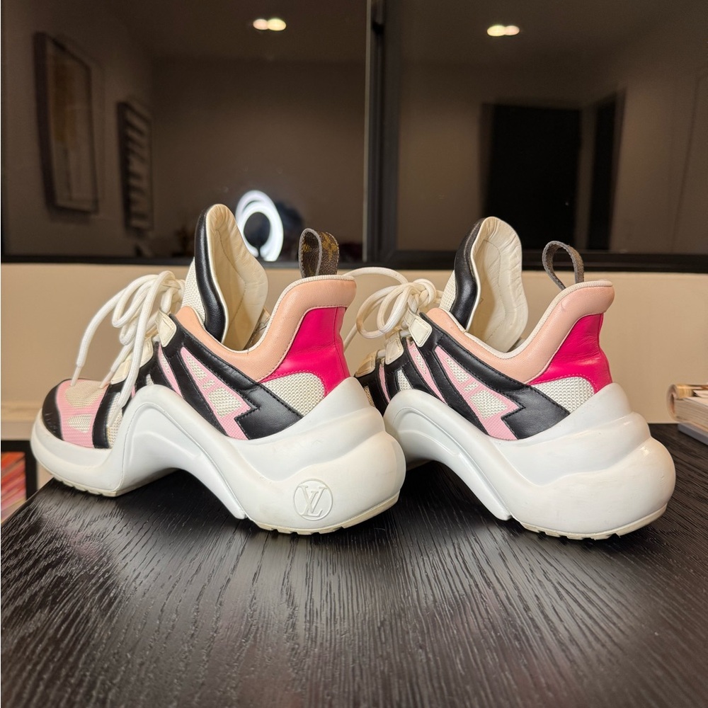 Louis Vuitton Pink and Black Sneakers with Modern Design size 37 - Picture 4 of 4